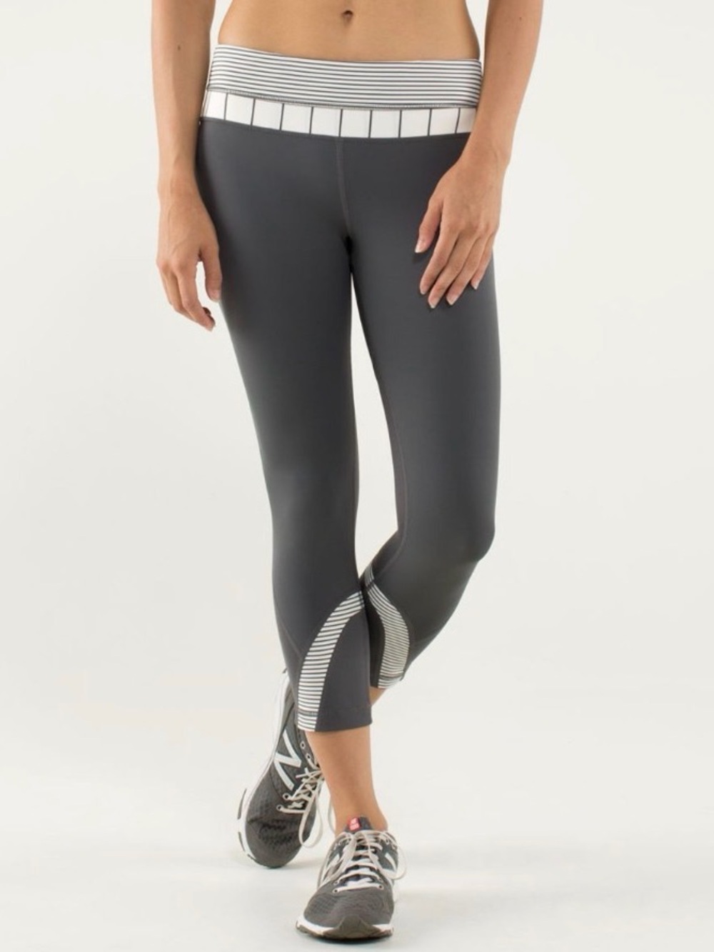 Lululemon Run: Inspire Crop II size 6 - Picture 2 of 12